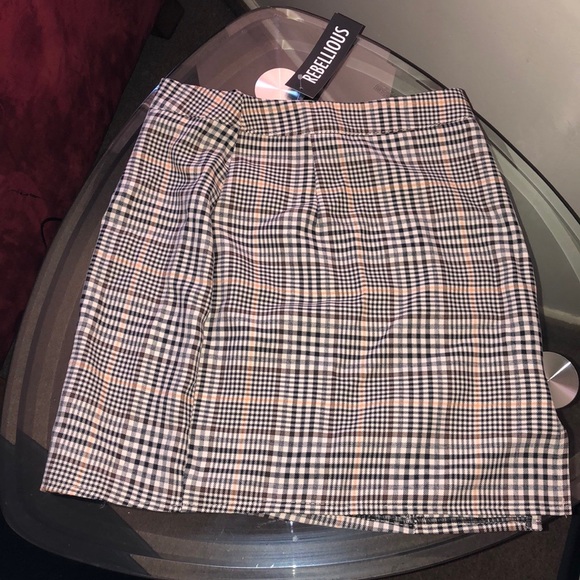 Rebellious Fashion Skirt - Picture 2 of 4